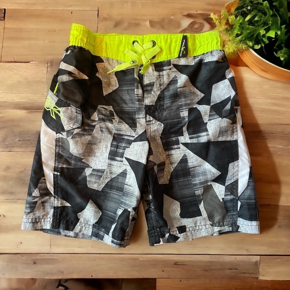 BOYS Size 5/6 Swim Trunks